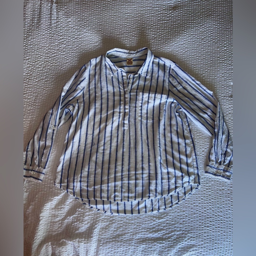 casual white and blue top